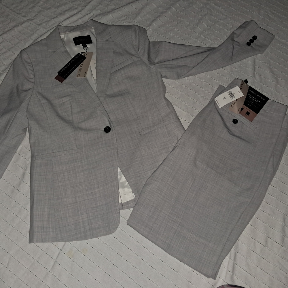 Banana Republic Light Gray Suit Set Classic Tailored Design